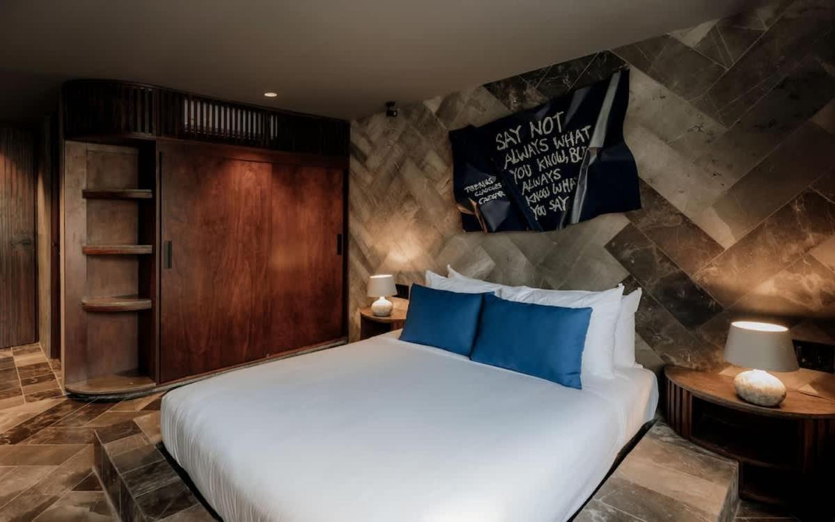 Apartment Barneys Ny Blue With Pool *